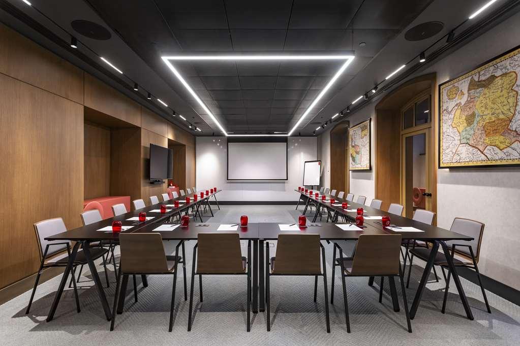 فندق Radisson Red تبليسي المرافق الصورة