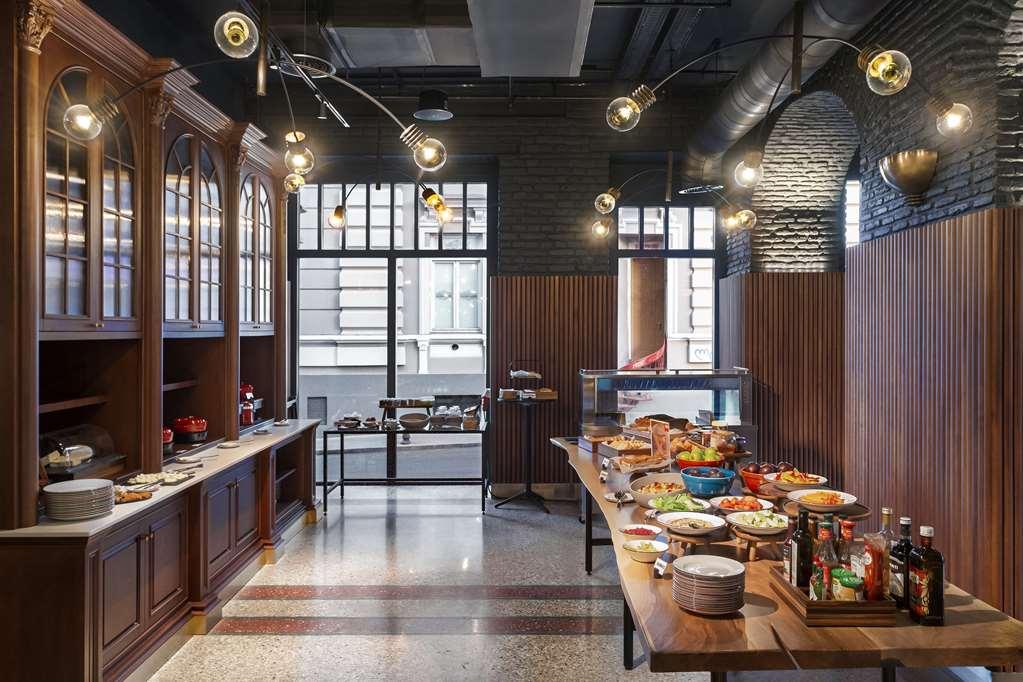 فندق Radisson Red تبليسي المطعم الصورة