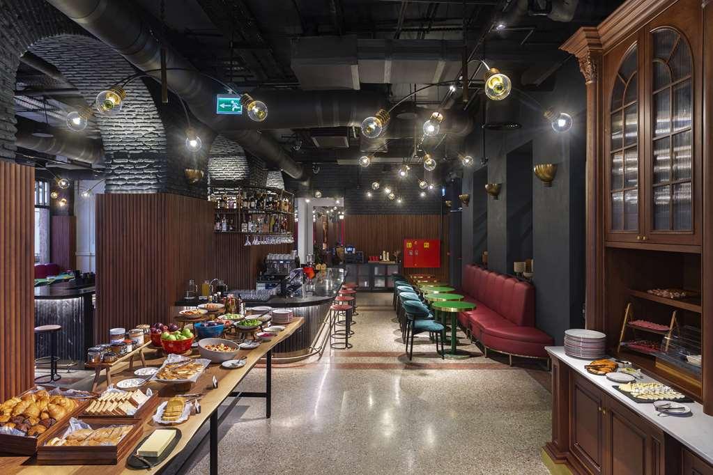 فندق Radisson Red تبليسي المطعم الصورة